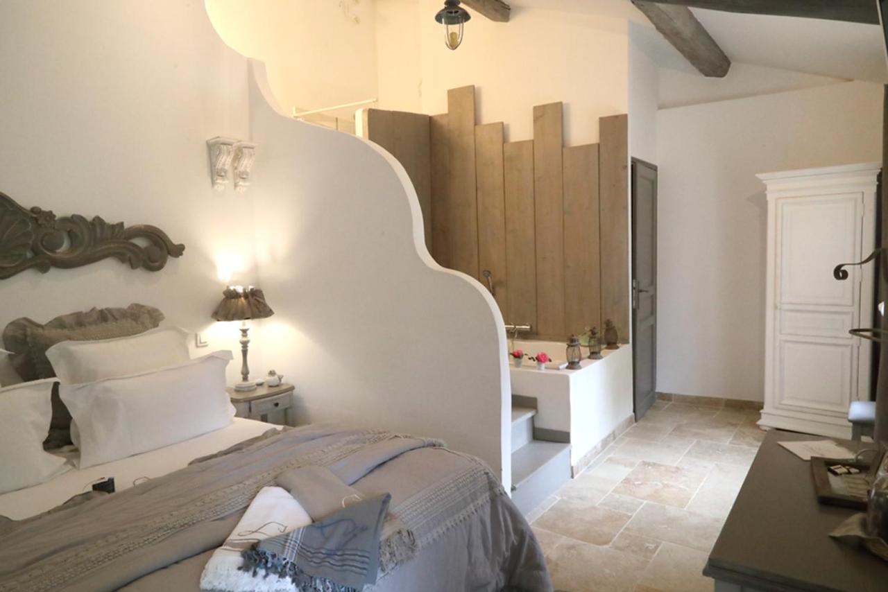 Maison D'Hotes "Les Ecuries Du Mas" Lamanon Luaran gambar