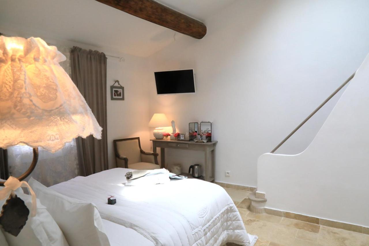 Maison D'Hotes "Les Ecuries Du Mas" Lamanon Luaran gambar