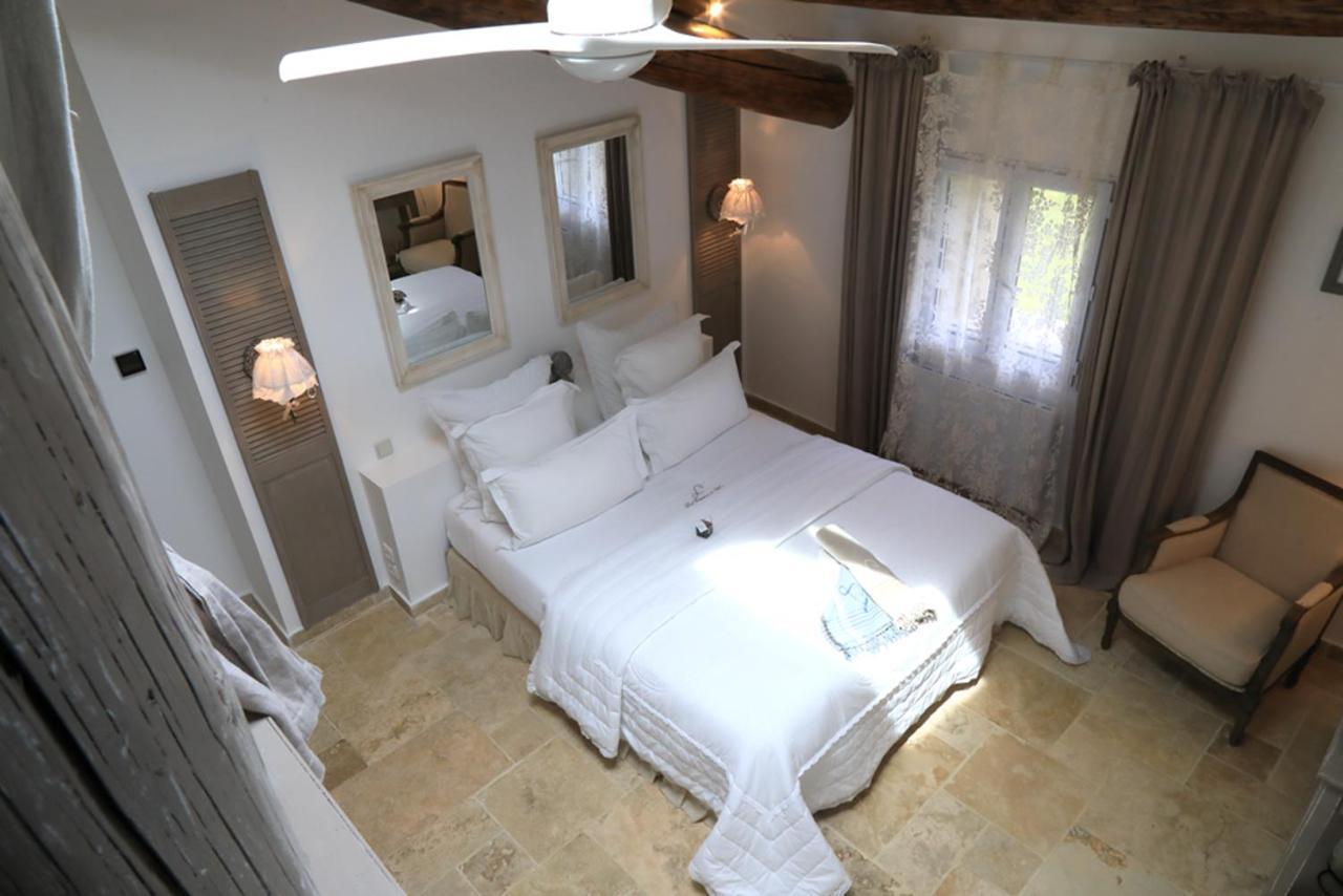 Maison D'Hotes "Les Ecuries Du Mas" Lamanon Luaran gambar