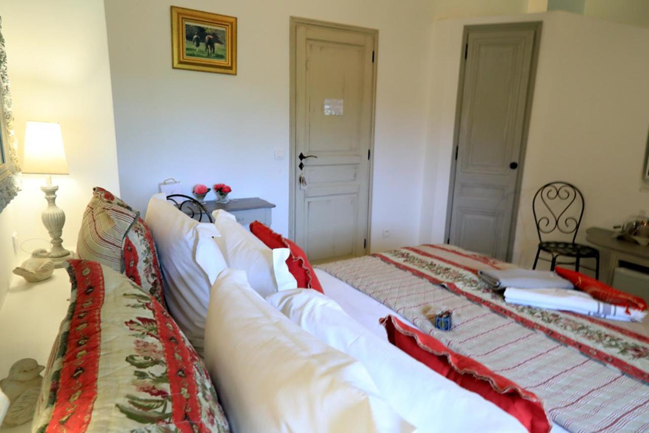 Maison D'Hotes "Les Ecuries Du Mas" Lamanon Luaran gambar