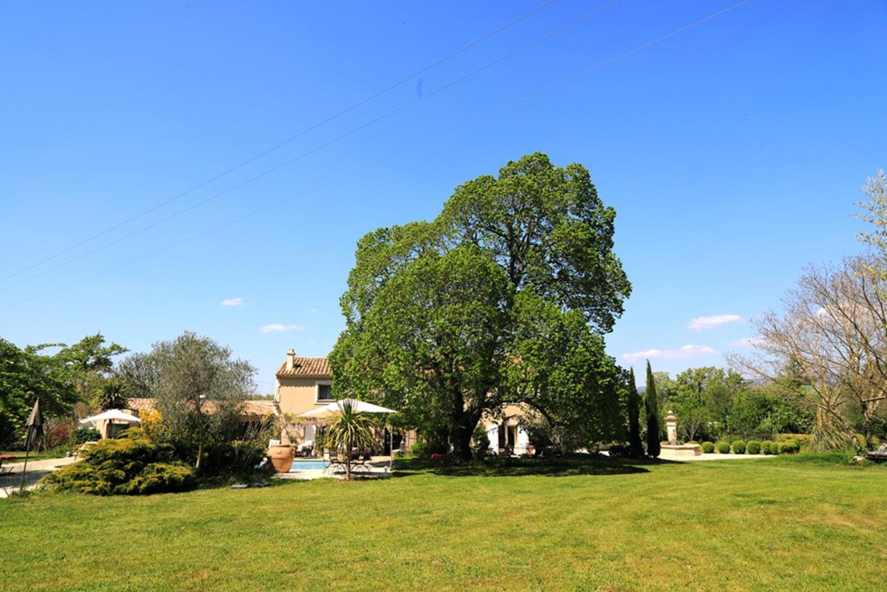 Maison D'Hotes "Les Ecuries Du Mas" Lamanon Luaran gambar